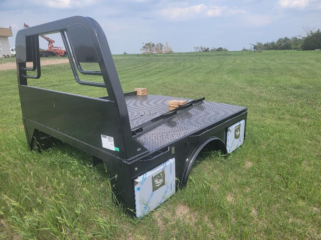 NEW CROWNLINE Skirted Flat Bed - SKS 42